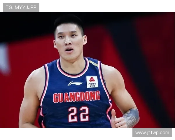 《篮球场上的巨星风采 展现运动员背后的奋斗与荣耀》