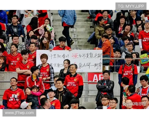 国安与上港激战正酣期待26轮精彩对决引发球迷热议 国安与上港激战正酣期待26轮精彩对决引发球迷热议